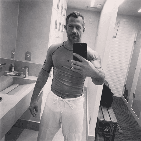 Malvino Salvador é pego em banheiro de academia e deixa escapar algo que não devia na calça: "Dei zoom" - Foto: reprodução/ Instagram Malvino Salvador é pego em banheiro de academia e deixa escapar algo que não devia na calça: "Dei zoom" - Foto: reprodução/ Instagram