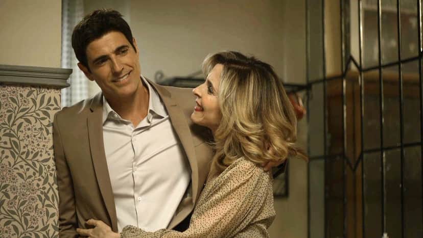Régis e Glayds em cena de A Dona do Pedaço (Foto: Reprodução) Régis e Glayds em cena de A Dona do Pedaço (Foto: Reprodução)