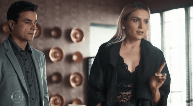 Márcio (Anderson Di Rizzi) e Kim (Monica Iozzi) em cena na novela A Dona do Pedaço, trama das nove da Globo. (Foto: Reprodução) Márcio (Anderson Di Rizzi) e Kim (Monica Iozzi) em cena na novela A Dona do Pedaço, trama das nove da Globo. (Foto: Reprodução)