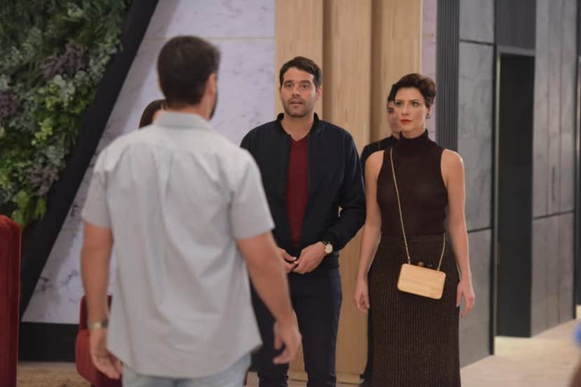 Lima e Sophia na trama de Topíssima da Record chegam em hotel e dão de cara com Antônio Lima e Sophia na trama de Topíssima da Record chegam em hotel e dão de cara com Antônio