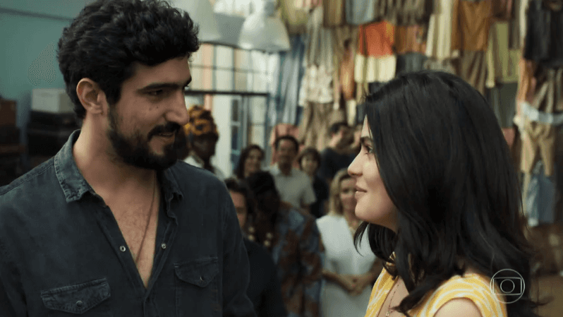 Renato Góes (Jamil) e Julia Dalavia (Laila) em cena de Órfãos da Terra, que teve boa audiência no capítulo final (Foto: Reprodução/Globo) Renato Góes (Jamil) e Julia Dalavia (Laila) em cena de Órfãos da Terra, que teve boa audiência no capítulo final (Foto: Reprodução/Globo)