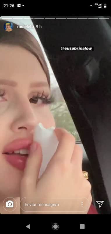 Ela surgiu 'chorando' após o relato de agressão física (Foto: Reprodução/ Instagram) Ela surgiu 'chorando' após o relato de agressão física (Foto: Reprodução/ Instagram)