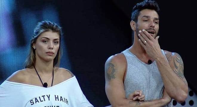 Diego Grossi e Franciele Grossi participaram e foram expulsos do Power Couple Brasil Diego Grossi e Franciele Grossi participaram e foram expulsos do Power Couple Brasil