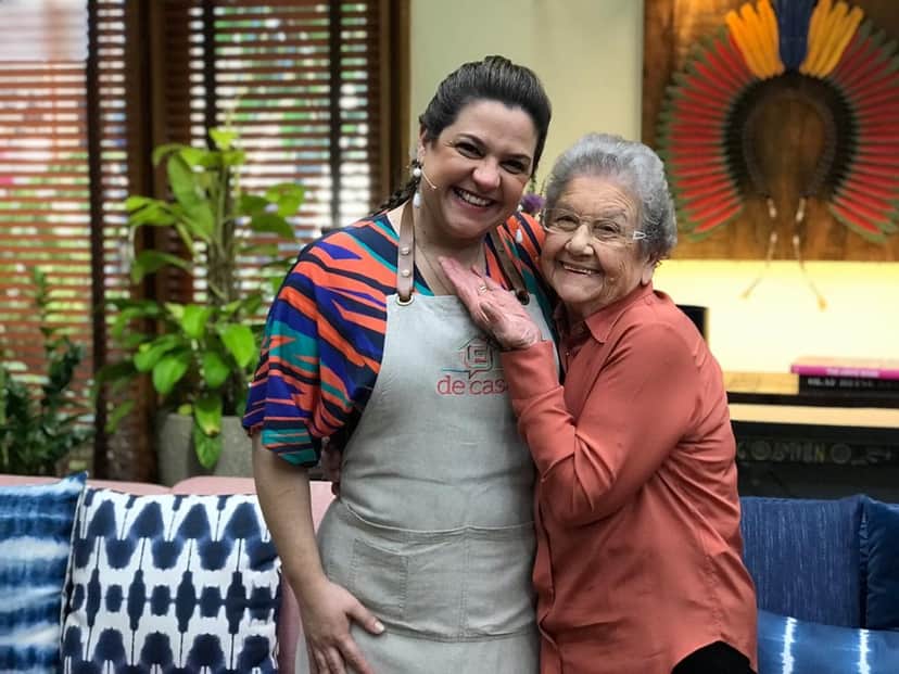 Palmeirinha Onofre com a neta, a confeiteira Adriana Rosa — (Foto: Sonia Schneiders/Gshow Rio) Palmeirinha Onofre com a neta, a confeiteira Adriana Rosa — (Foto: Sonia Schneiders/Gshow Rio)