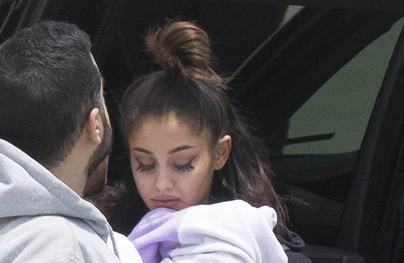 A cantora Ariana Grande tem que cancelar alguns eventos por problemas de saúde (Foto: Reprodução) A cantora Ariana Grande tem que cancelar alguns eventos por problemas de saúde (Foto: Reprodução)