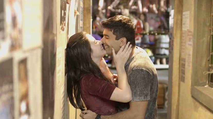 Milena (Giovanna Rispoli) e Daniel (Hugo Moura) ficam em Malhação - Toda Forma de Amar (Foto: TV Globo) Milena (Giovanna Rispoli) e Daniel (Hugo Moura) ficam em Malhação - Toda Forma de Amar (Foto: TV Globo)