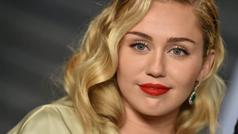 Miley Cyrus posta foto só de biquíni e com legenda polêmica (Foto: Reprodução) Miley Cyrus posta foto só de biquíni e com legenda polêmica (Foto: Reprodução)