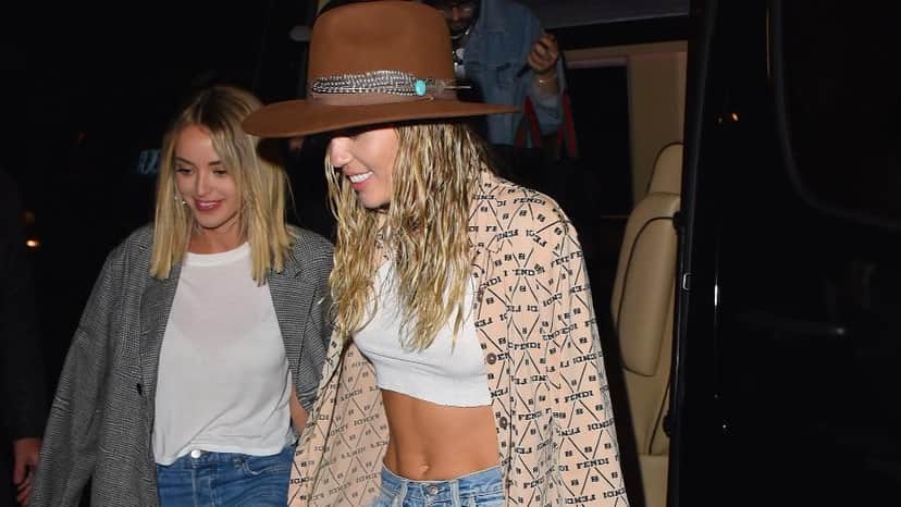Miley Cyrus e Kaitlynn Carter (Foto: Reprodução) Miley Cyrus e Kaitlynn Carter (Foto: Reprodução)