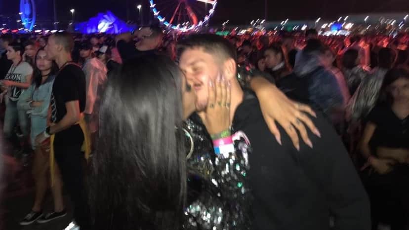 Pocahontas aos beijos com o ex-namorado de Anitta, Ronan Souza (Foto: Rafael Godinho/UOL) Pocahontas aos beijos com o ex-namorado de Anitta, Ronan Souza (Foto: Rafael Godinho/UOL)