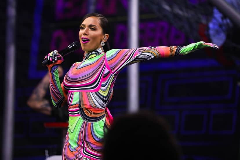 Anitta apresentando a segunda temporada do 'Anitta Entrou no Grupo' (Foto: Carlos Cardeal Jr/Multishow) Anitta apresentando a segunda temporada do 'Anitta Entrou no Grupo' (Foto: Carlos Cardeal Jr/Multishow)