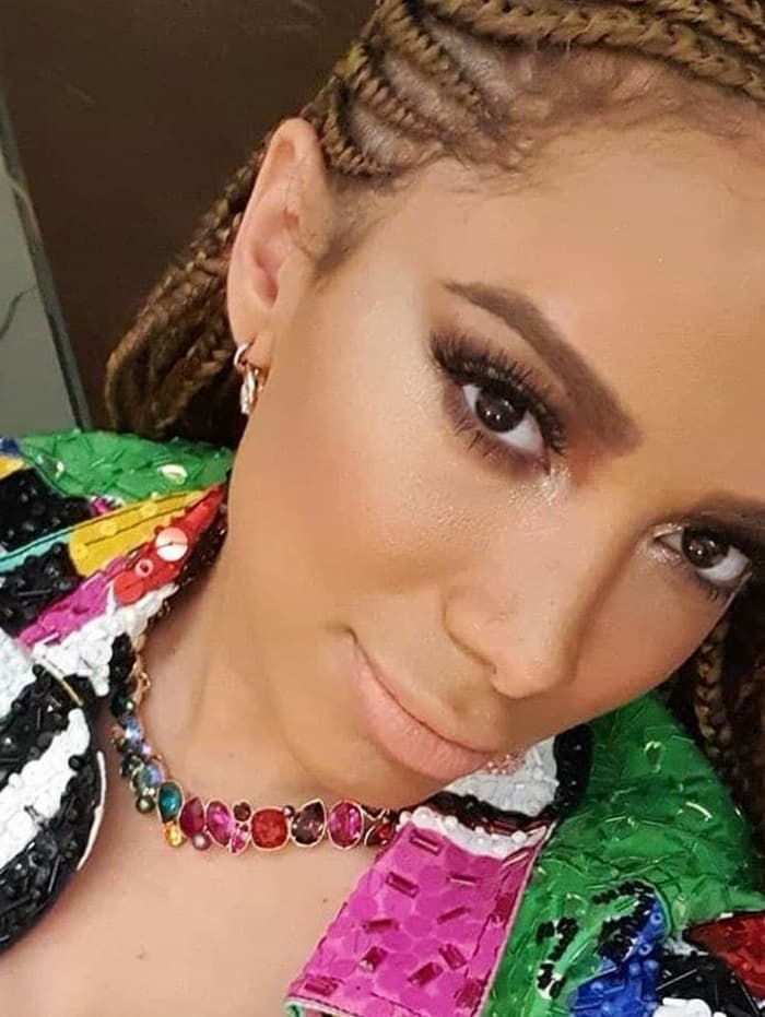 Anitta virou piada por conta da maquiagem que usou durante show (Foto: Reprodução/ Instagram) Anitta virou piada por conta da maquiagem que usou durante show (Foto: Reprodução/ Instagram)