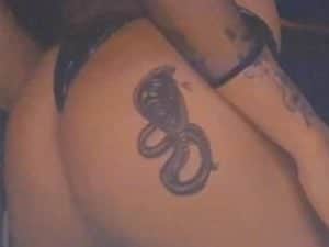Pabllo Vittar causa em suas redes sociais após aparecer com tatuagem em parte íntima. (Foto: Reprodução) Pabllo Vittar causa em suas redes sociais após aparecer com tatuagem em parte íntima. (Foto: Reprodução)