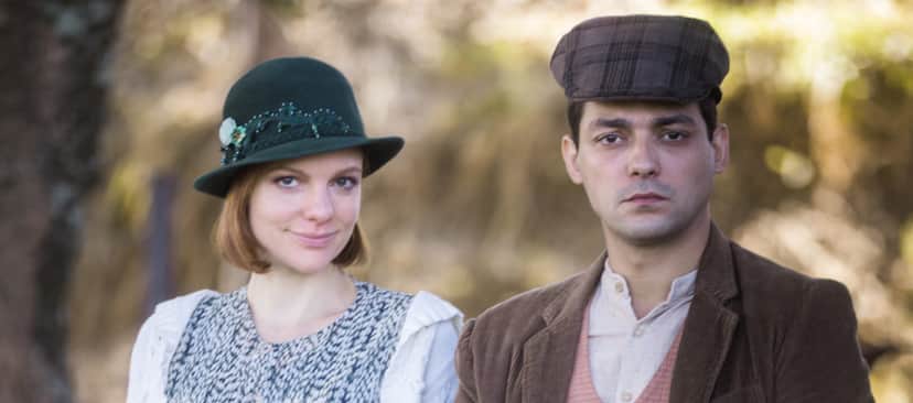 Éramos Seis - Zeca (Eduardo Sterblitch) e Olga (Maria Eduarda de Carvalho) Éramos Seis - Zeca (Eduardo Sterblitch) e Olga (Maria Eduarda de Carvalho)