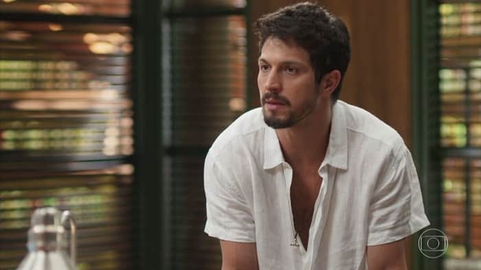 Marcos (Romulo Estrela) em cena da novela Bom Sucesso (Foto: Reprodução/Globo) Marcos (Romulo Estrela) em cena da novela Bom Sucesso (Foto: Reprodução/Globo)