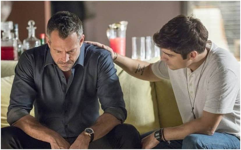 Agno (Malvino Salvador) e Leandro (Guilherme Leicam) vivem romance em A Dona do Pedaço (Reprodução: TV Globo) Agno (Malvino Salvador) e Leandro (Guilherme Leicam) vivem romance em A Dona do Pedaço (Reprodução: TV Globo)