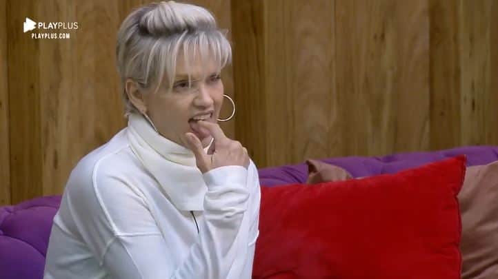 Andréa de Nóbrega fala mal de Tati Dias e dá com a língua nos dentes revelando o próximo eliminado de A Fazenda 11 (Reprodução: PlayPlus) Andréa de Nóbrega fala mal de Tati Dias e dá com a língua nos dentes revelando o próximo eliminado de A Fazenda 11 (Reprodução: PlayPlus)