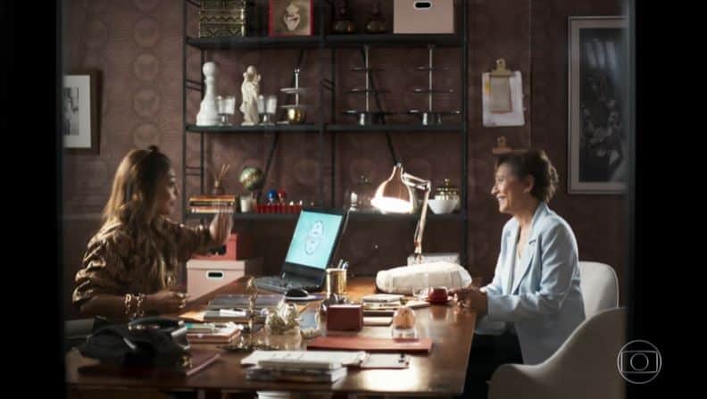 Beatriz (Natália do Vale) e Maria da Paz (Juliana Paes) em A Dona do Pedaço (Reprodução: Globoplay) Beatriz (Natália do Vale) e Maria da Paz (Juliana Paes) em A Dona do Pedaço (Reprodução: Globoplay)