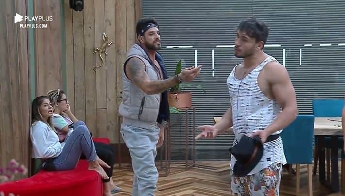 Diego Grossi e Lucas Viana batem boca em A Fazenda 11 da Record TV (Reprodução: PlayPlus) Diego Grossi e Lucas Viana batem boca em A Fazenda 11 da Record TV (Reprodução: PlayPlus)