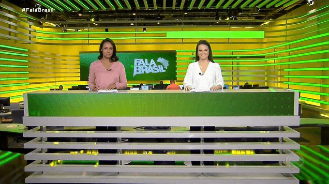 Roberta Piza e Salcy Lima no novo cenário do Fala Brasil; novidade dividiu opiniões (Foto: Reprodução/Record) Roberta Piza e Salcy Lima no novo cenário do Fala Brasil; novidade dividiu opiniões (Foto: Reprodução/Record)