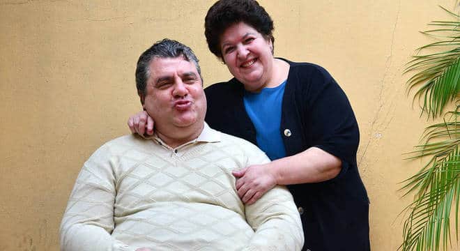 Marta e Gerson na casa do ex-ator, em São Paulo (Foto: Eduardo Enomoto/R7) Marta e Gerson na casa do ex-ator, em São Paulo (Foto: Eduardo Enomoto/R7)