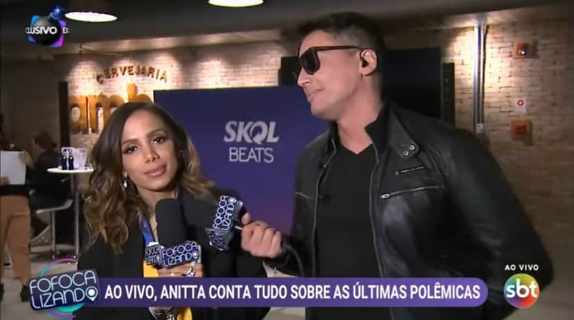 Léo Dias e Anitta durante entrevista para o Fofocalizando (Reprodução: SBT) Léo Dias e Anitta durante entrevista para o Fofocalizando (Reprodução: SBT)