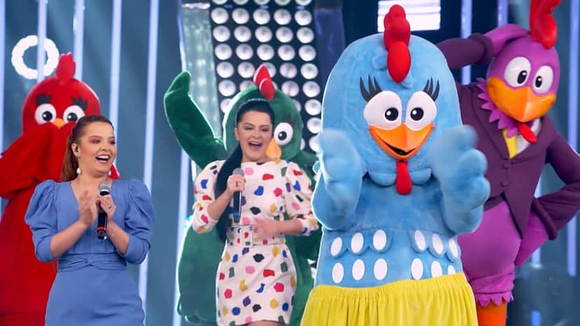 Maiara e Maraisa com a Galinha Pintadinha no Só Toca Top da Rede Globo (Reprodução: GShow) Maiara e Maraisa com a Galinha Pintadinha no Só Toca Top da Rede Globo (Reprodução: GShow)