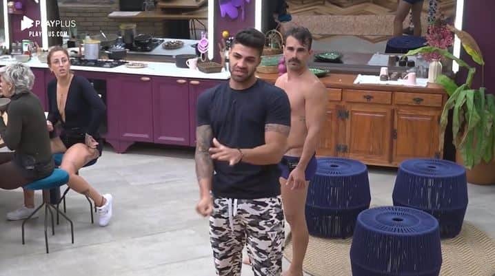 Netto se revolta durante discussão com Diego Grossi em A Fazenda 11 em defesa de Lucas Viana (Reprodução: PlayPlus) Netto se revolta durante discussão com Diego Grossi em A Fazenda 11 em defesa de Lucas Viana (Reprodução: PlayPlus)