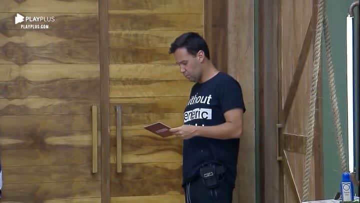 Viny Vieira revela punição após ter descumprido regra em A Fazenda 11 (Reprodução: PlayPlus) Viny Vieira revela punição após ter descumprido regra em A Fazenda 11 (Reprodução: PlayPlus)