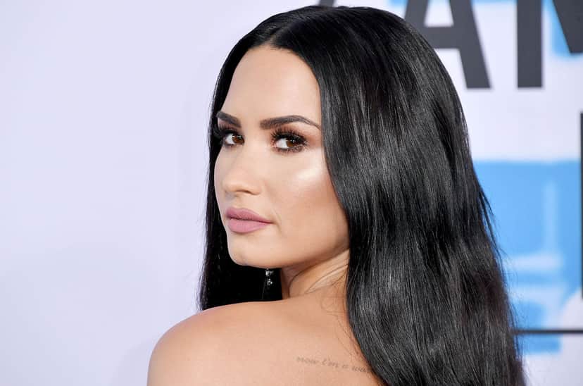 Demi Lovato se converte e é batizada no Rio Jordão (Foto: Reprodução) Demi Lovato se converte e é batizada no Rio Jordão (Foto: Reprodução)