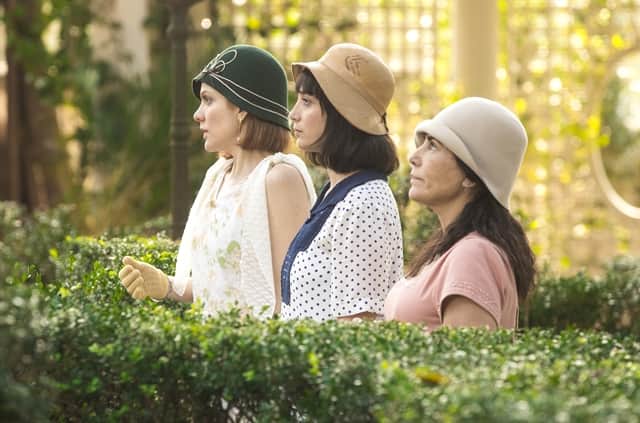 Olga (Maria Eduarda de Carvalho), Clotilde (Simone Spoladore) e Lola (Gloria Pires) em cena de Éramos Seis (Foto: Globo/Raquel Cunha) Olga (Maria Eduarda de Carvalho), Clotilde (Simone Spoladore) e Lola (Gloria Pires) em cena de Éramos Seis (Foto: Globo/Raquel Cunha)