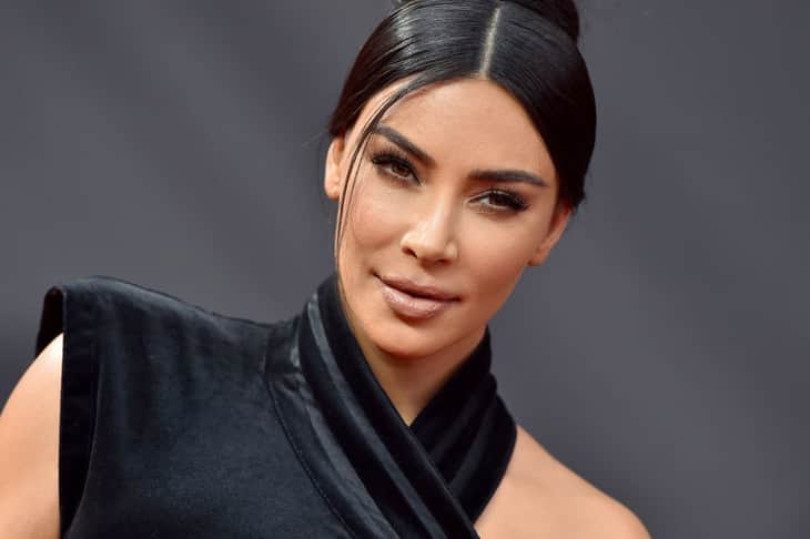Kim Kardashian e Kanye West brigam depois do cantor não gostar do vestido muito sexy da socialite (Foto: Reprodução) Kim Kardashian e Kanye West brigam depois do cantor não gostar do vestido muito sexy da socialite (Foto: Reprodução)