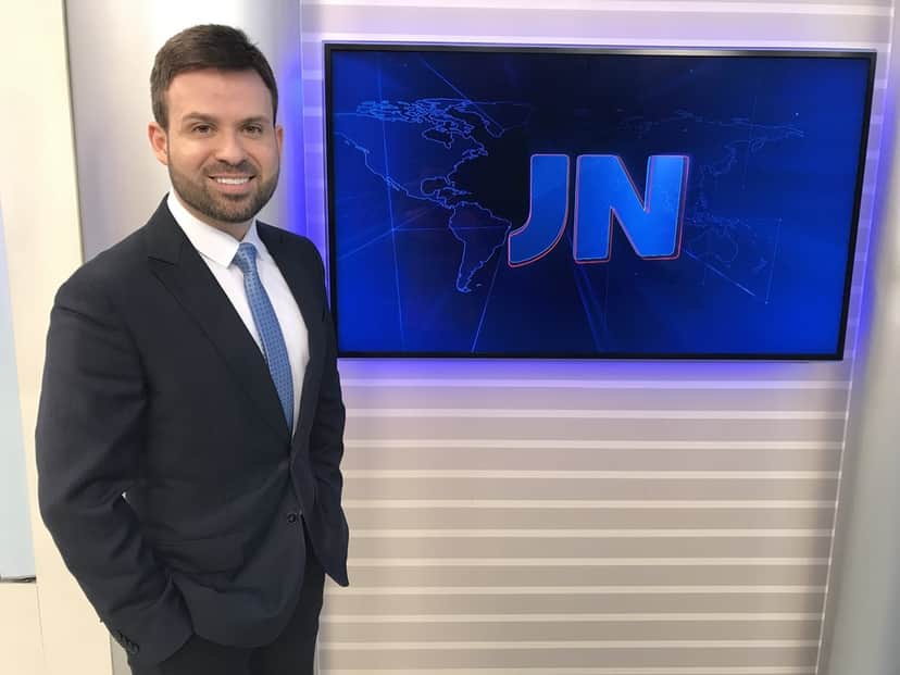provisoriamente William Bonner no JN; ela é representante da Globo Sergipe (Reprodução) provisoriamente William Bonner no JN; ela é representante da Globo Sergipe (Reprodução)