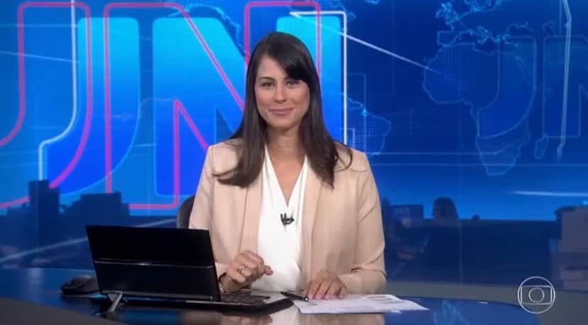 Jéssica Senra foi uma das jornalistas escolhidas para o rodízio de 50 anos do Jornal Nacional em substituição à renata Vasconcellos (Reprodução) Jéssica Senra foi uma das jornalistas escolhidas para o rodízio de 50 anos do Jornal Nacional em substituição à renata Vasconcellos (Reprodução)