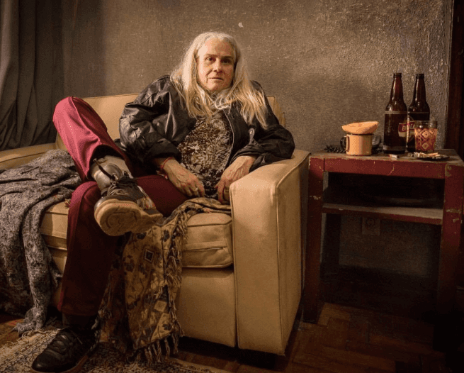 Vera Holtz caracterizada como Kátia, sua personagem de Amor de Mãe, da Globo (Foto: Divulgação) Vera Holtz caracterizada como Kátia, sua personagem de Amor de Mãe, da Globo (Foto: Divulgação)