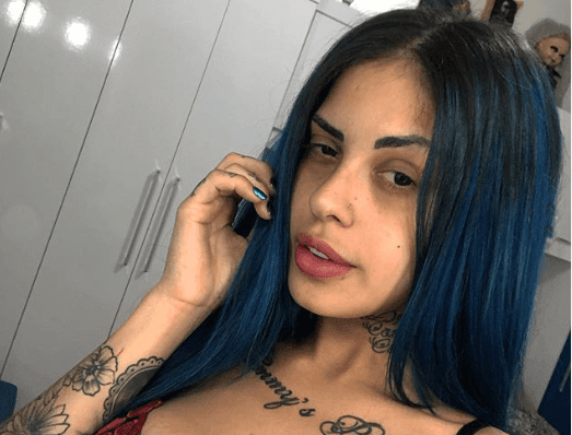 Tati Zaqui deixa seio à mostra durante stories do Instagram (Foto: Reprodução) Tati Zaqui deixa seio à mostra durante stories do Instagram (Foto: Reprodução)