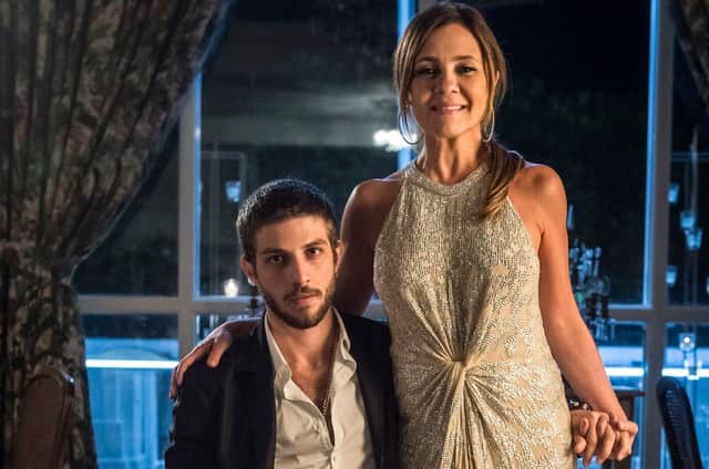 Chay Suede será filho de Adriana Esteves em Amor de Mãe (Foto: Divulgação/Globo) Chay Suede será filho de Adriana Esteves em Amor de Mãe (Foto: Divulgação/Globo)