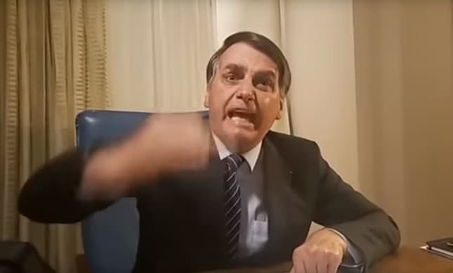 suruba gay O presidente Jair Bolsonaro em live contra a Globo (Foto: Reprodução) suruba gay O presidente Jair Bolsonaro em live contra a Globo (Foto: Reprodução)