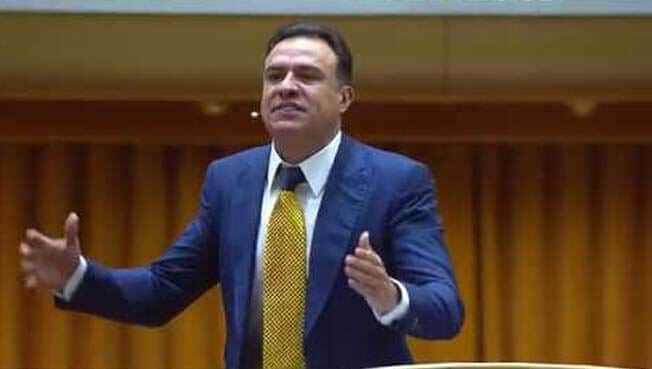 O bispo Rogério Formigoni saiu da Universal e perdeu quadro no Balanço Geral, da Record, após suposto adultério (Reprodução) O bispo Rogério Formigoni saiu da Universal e perdeu quadro no Balanço Geral, da Record, após suposto adultério (Reprodução)