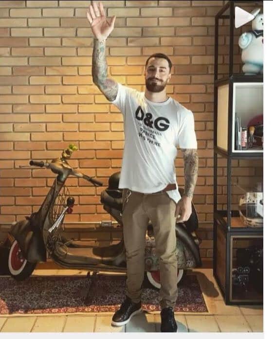 O ator Felipe Titto roubou a atenção ao surgir em seu Instagram exibindo o volume (Imagem: Instagram) O ator Felipe Titto roubou a atenção ao surgir em seu Instagram exibindo o volume (Imagem: Instagram)