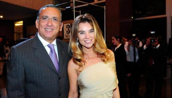 Desirée Soares esposa de Galvão Bueno diz estar tudo bem após comentárista passar mal e precisar ser operado às pressas do coração. Foto: Reprodução Desirée Soares esposa de Galvão Bueno diz estar tudo bem após comentárista passar mal e precisar ser operado às pressas do coração. Foto: Reprodução