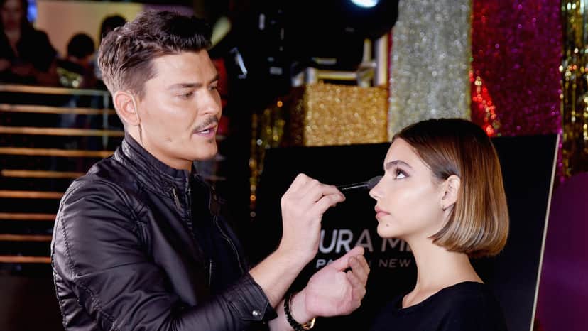 O famoso maquiador Mario Dedivanovic se assumiu como um homem gay durante premiação e surpreendeu à todos (Foto: Reprodução) O famoso maquiador Mario Dedivanovic se assumiu como um homem gay durante premiação e surpreendeu à todos (Foto: Reprodução)
