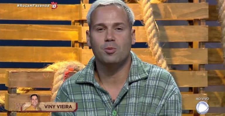 Viny Vieira que imita Gugu há anos é um dos confinados de A Fazenda (Foto: Reprodução/Record TV) Viny Vieira que imita Gugu há anos é um dos confinados de A Fazenda (Foto: Reprodução/Record TV)