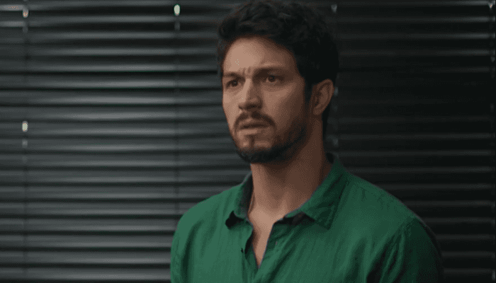 Romulo Estrela (Marcos) em cena de Bom Sucesso na Globo (Foto: Reprodução/Globo) Romulo Estrela (Marcos) em cena de Bom Sucesso na Globo (Foto: Reprodução/Globo)