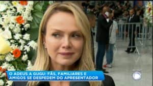 Apresentadora Eliana é abruptamente cortada durante entrevista à Record no velório de Gugu (Imagem: Reprodução) Apresentadora Eliana é abruptamente cortada durante entrevista à Record no velório de Gugu (Imagem: Reprodução)