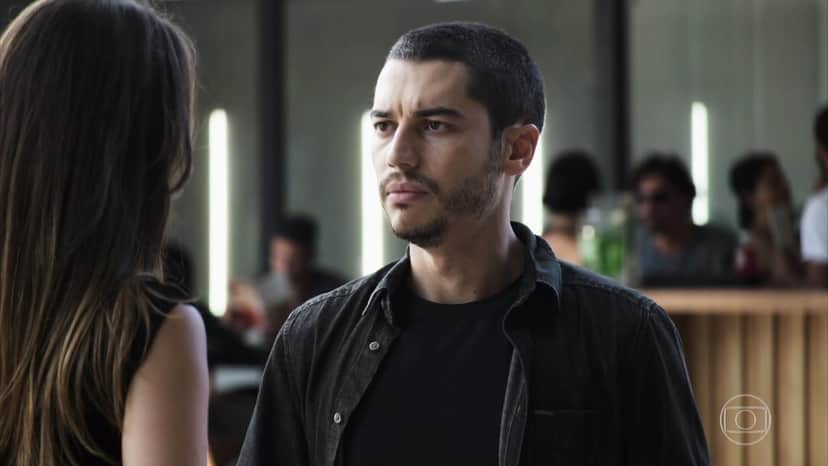Camilo (Lee Taylor) promete se tornar bonzinho antes de ser morto em A Dona do Pedaço da Globo (Reprodução/TV Globo) Camilo (Lee Taylor) promete se tornar bonzinho antes de ser morto em A Dona do Pedaço da Globo (Reprodução/TV Globo)