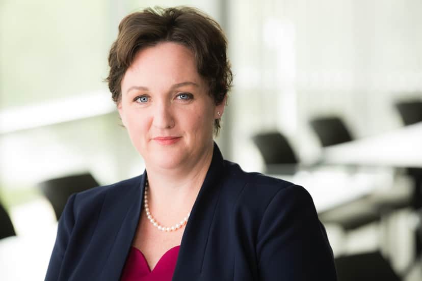 Deputada Katie Porter aparece fantasiada de Batgirl para processo de impeachment contra Donald Trump (Foto: Reprodução) Deputada Katie Porter aparece fantasiada de Batgirl para processo de impeachment contra Donald Trump (Foto: Reprodução)