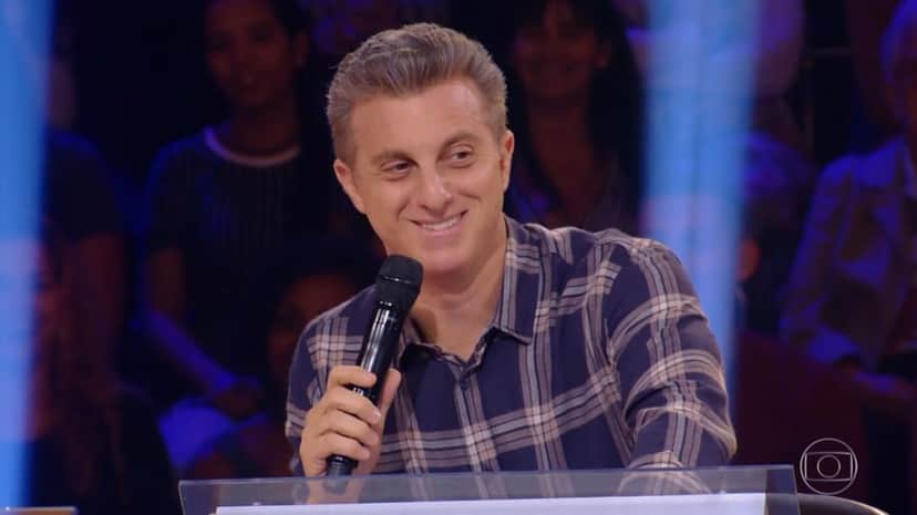 Luciano Huck foi troolado por Belo durante o Caldeirão do Huck (Foto: Reprodução) Luciano Huck foi troolado por Belo durante o Caldeirão do Huck (Foto: Reprodução)