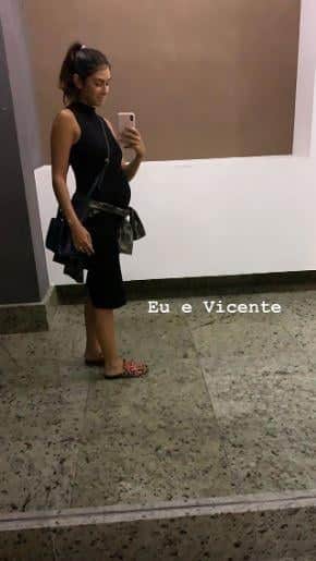 Esposa de Felipe Simas surge exibindo barrigão e surpreende internautas de plantão Esposa de Felipe Simas surge exibindo barrigão e surpreende internautas de plantão