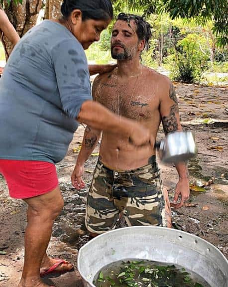 Na Amazônia, Bruno Gagliasso surge em ritual indígena: ''Uma nova vida'' (Reprodução/Instagram) Na Amazônia, Bruno Gagliasso surge em ritual indígena: ''Uma nova vida'' (Reprodução/Instagram)