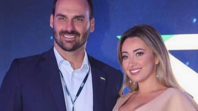 Eduardo Bolsonaro e a esposa Heloísa Bolsonaro perderem o filho que esperavam (Foto reprodução) Eduardo Bolsonaro e a esposa Heloísa Bolsonaro perderem o filho que esperavam (Foto reprodução)